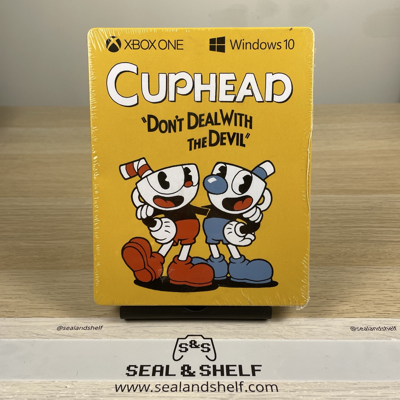 Cuphead โ Xbox One / Windows 10 (Physical Edition) - 1