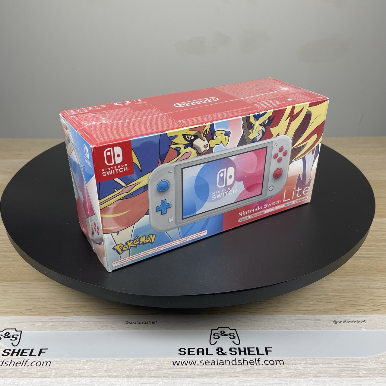 Nintendo Switch Lite - Pokemon Zacian & Zamazenta - Sealed